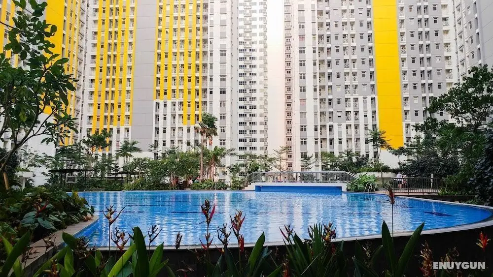 2BR + Sofa Bed The Springlake Summarecon Bekasi Apartment - Havuz
