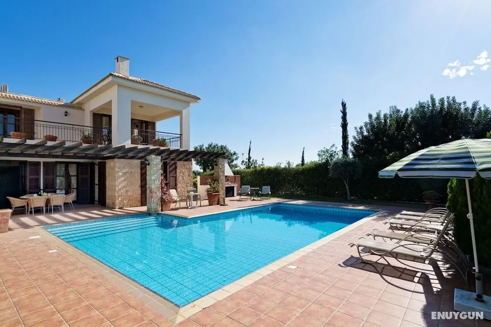 3 bedroom Villa Anarita 64 with private L-shaped pool, beautiful gardens, near resort village square - Öne Çıkan Resim