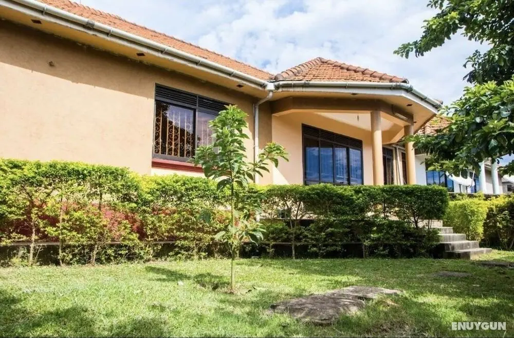 3 Bedroom House near Martyrs Shrine - Öne Çıkan Resim