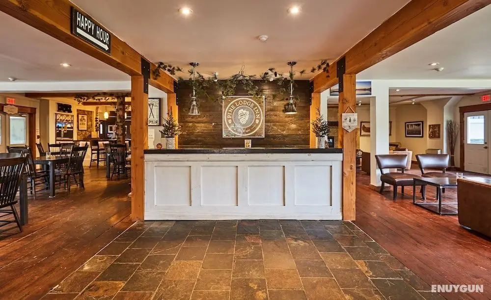 3 Pines Lodge - Lobi