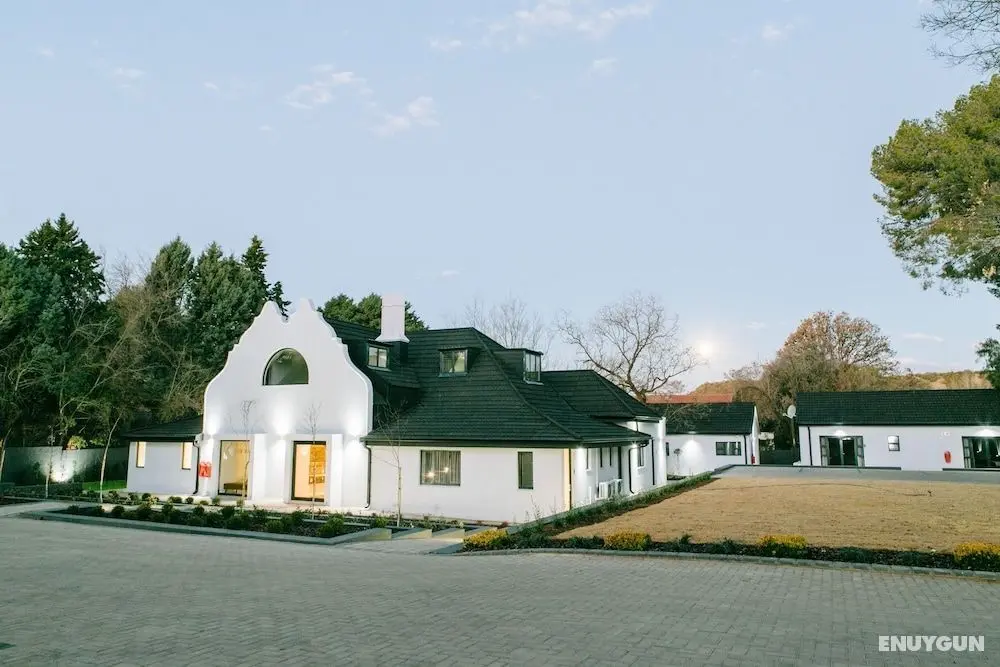 30 on Whites Guesthouse - Öne Çıkan Resim