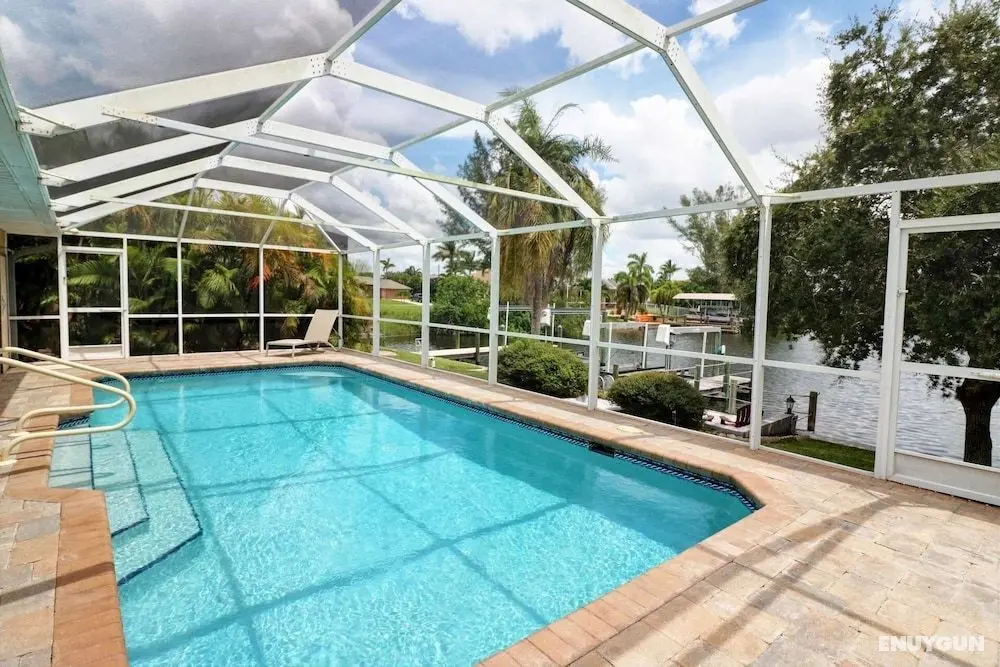3513 SW 29th Ave - Havuz