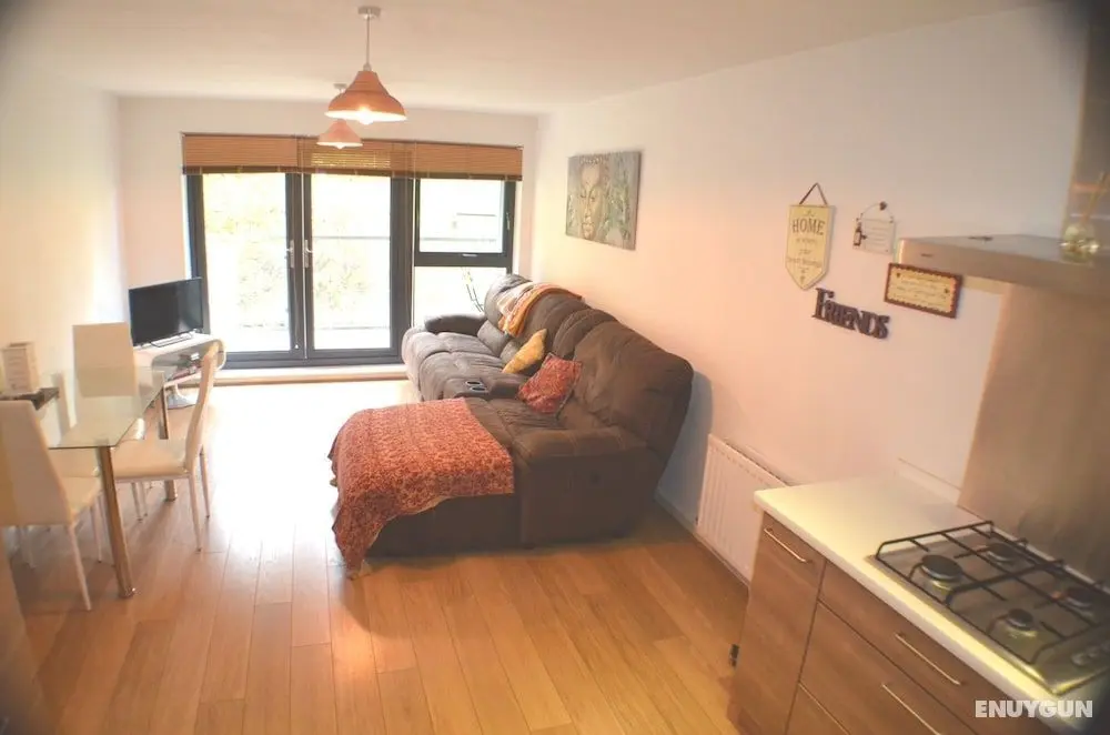 360 Serviced Accommodations - Brentwood 2 Bedroom Executive Apartment With Secure Parking - Öne Çıkan Resim