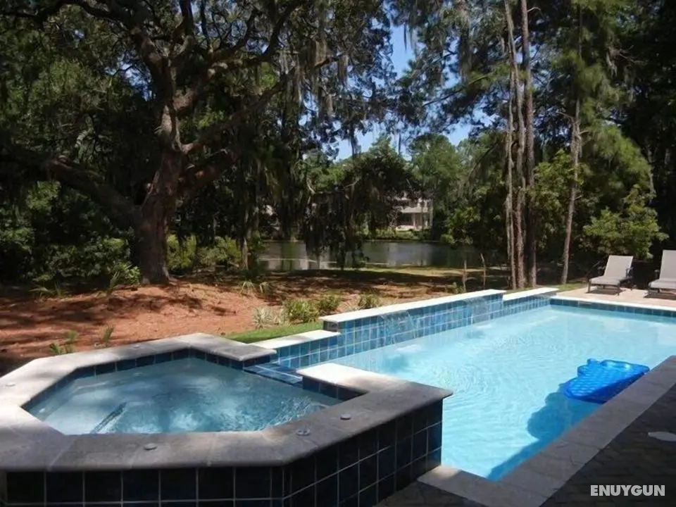 39 Deer Run Lane at The Sea Pines Resort - Havuz