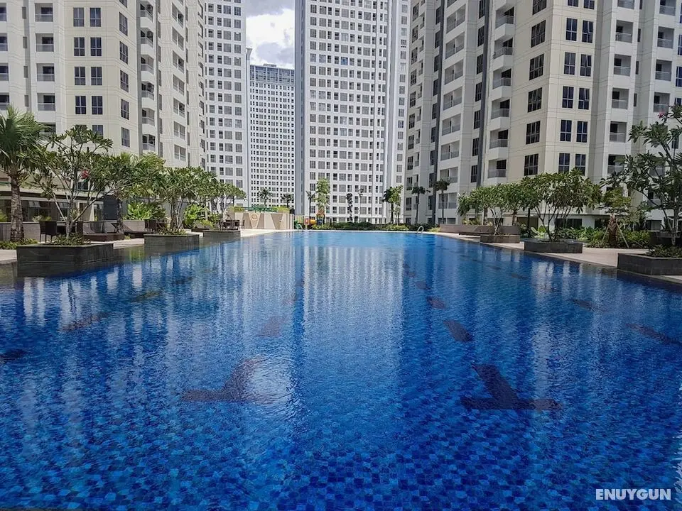 3BR Apartment with Pool View at M-Town Residence - Havuz