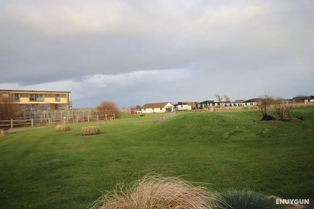 43B Medmerry Park 2 Bedroom Chalet - Oda
