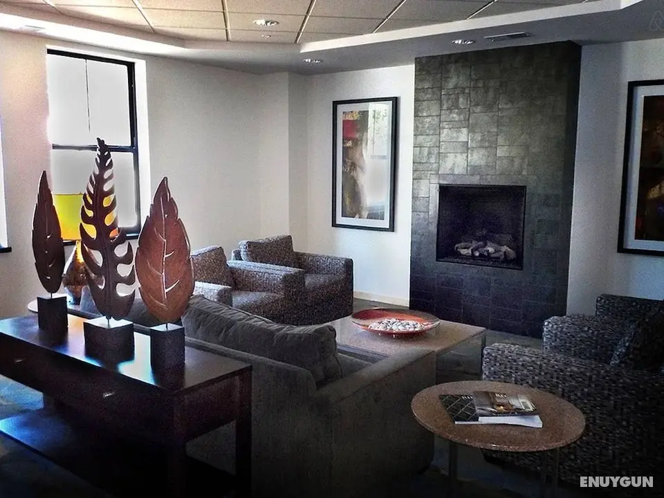 43rd St Apartments by Minnehaha Lofts - Lobi
