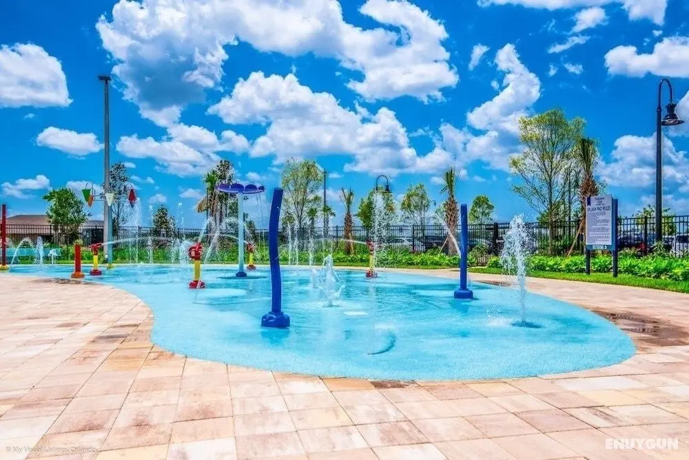4629target 9 Br With Games Room 9 Bedroom Home by Redawning - Havuz