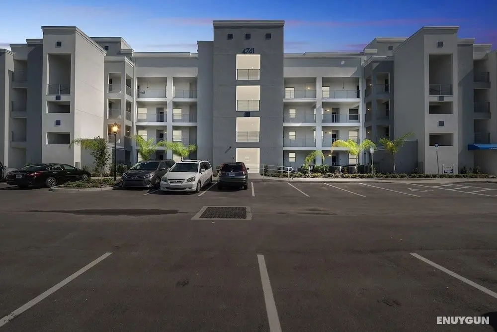 4741ctd- Storey Lake - Otopark