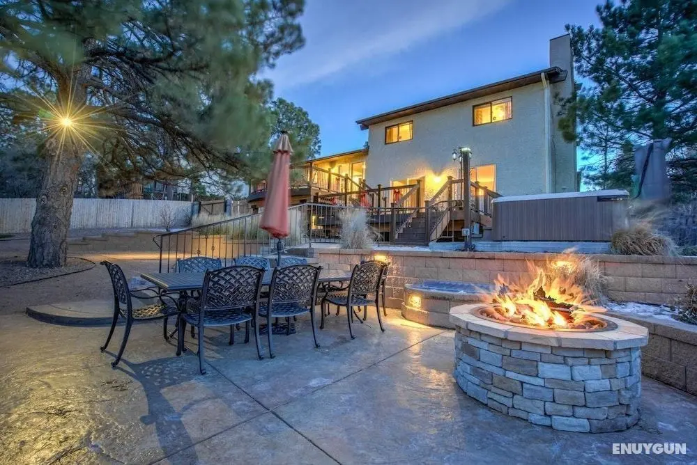 4BR Entertainer AF Academy Hot Tub, Firepit! - Öne Çıkan Resim