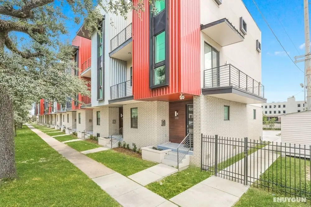 4BR Modern Townhouse in Mid City - Dış Mekan