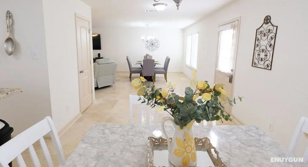 5Bdrm 2.5Bath 9Beds - The Nest Big House - Lobi