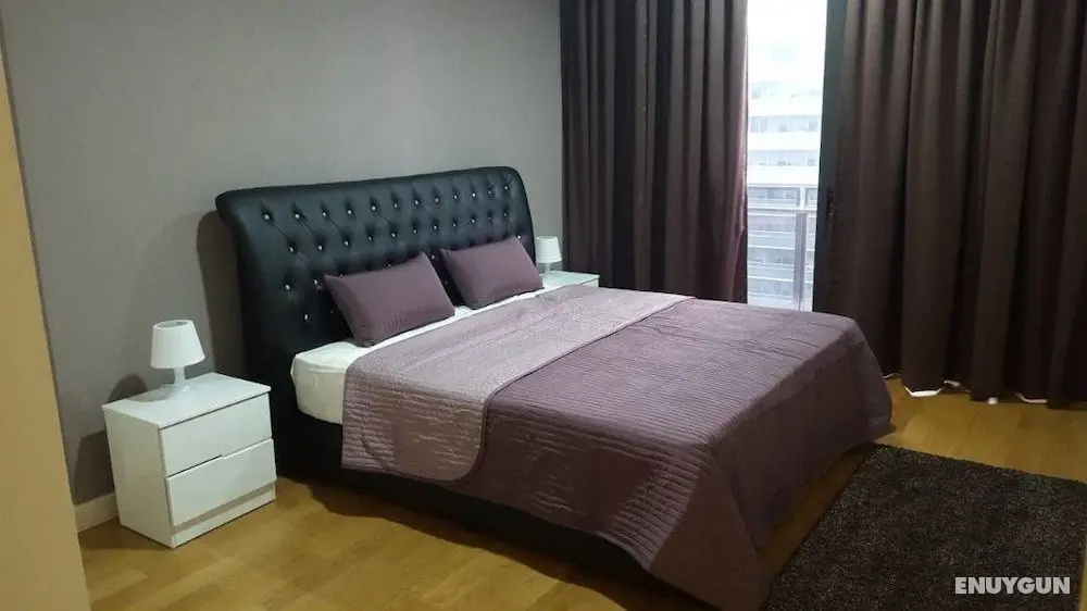 6 Cap Square - Öne Çıkan Resim