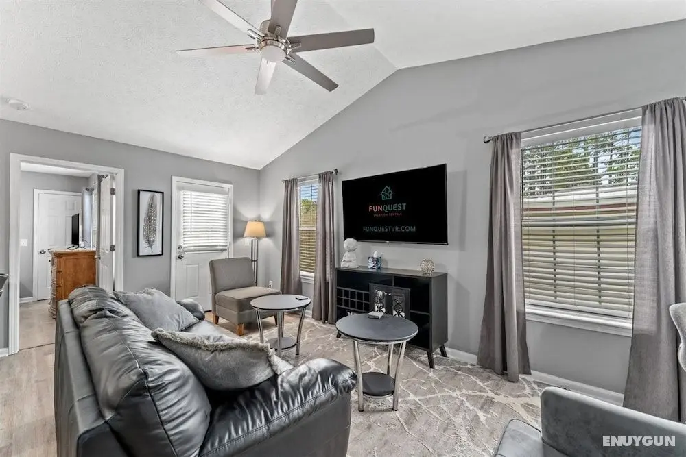 6100 Pinetree Ave - Öne Çıkan Resim