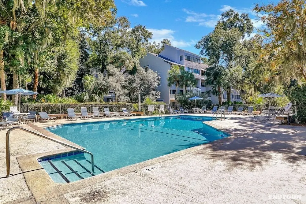 6401 Treetops - Havuz