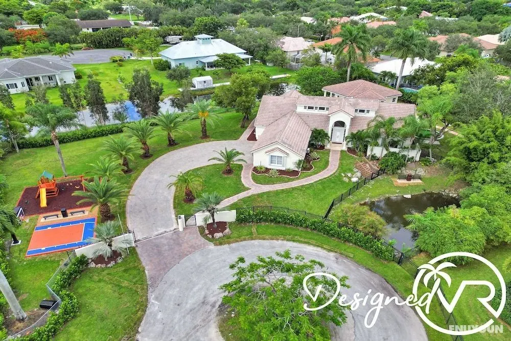 8 Br Villa with Pool & Basketball Court - Öne Çıkan Resim