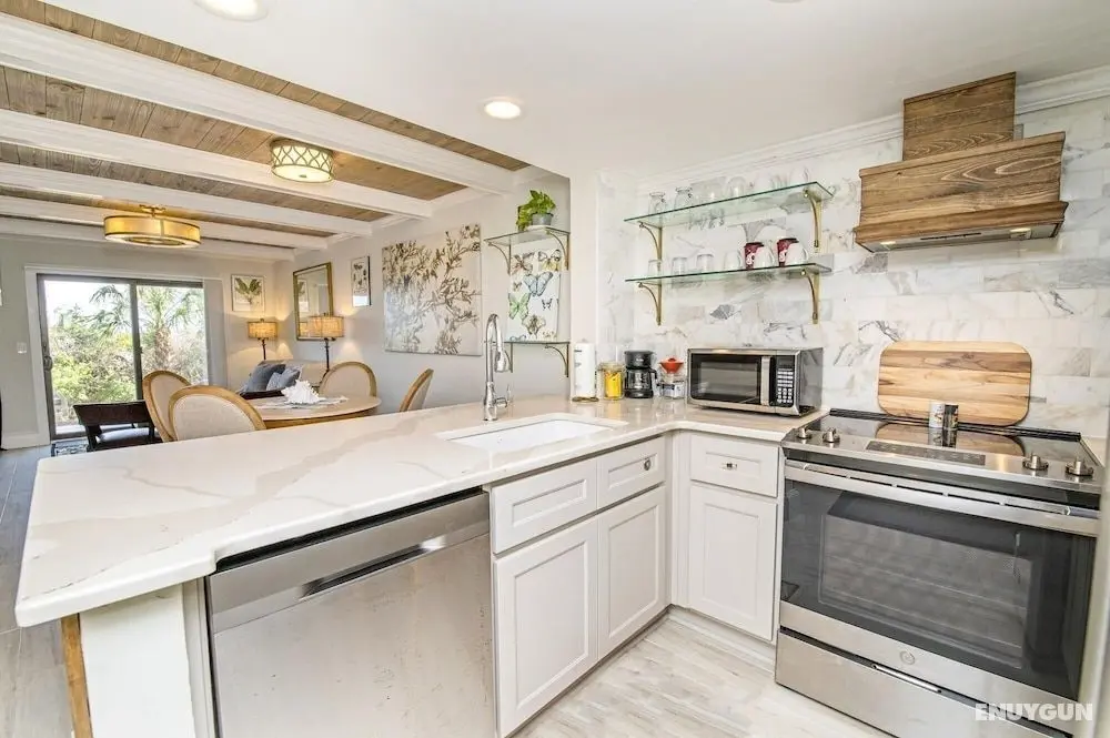 8114 Ocean Front 1st Floor - Oda