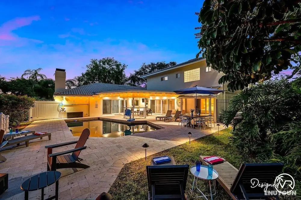 8BR Villa with Heated Pool Near Beach - Öne Çıkan Resim