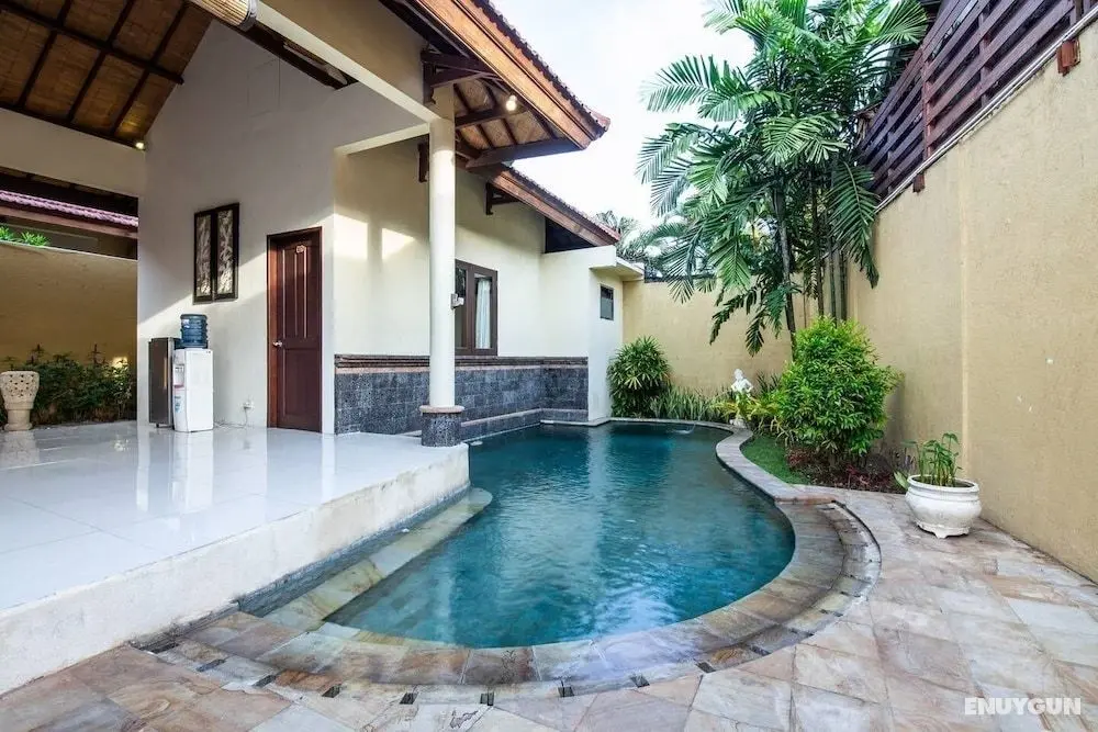 9-BR Private Pool Villa Walk to Seminyak Beach - Dış Mekan
