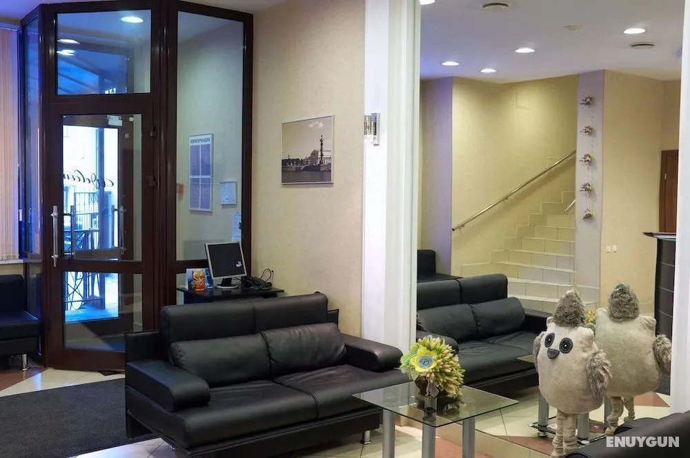 9 Owls Hotel - Lobi