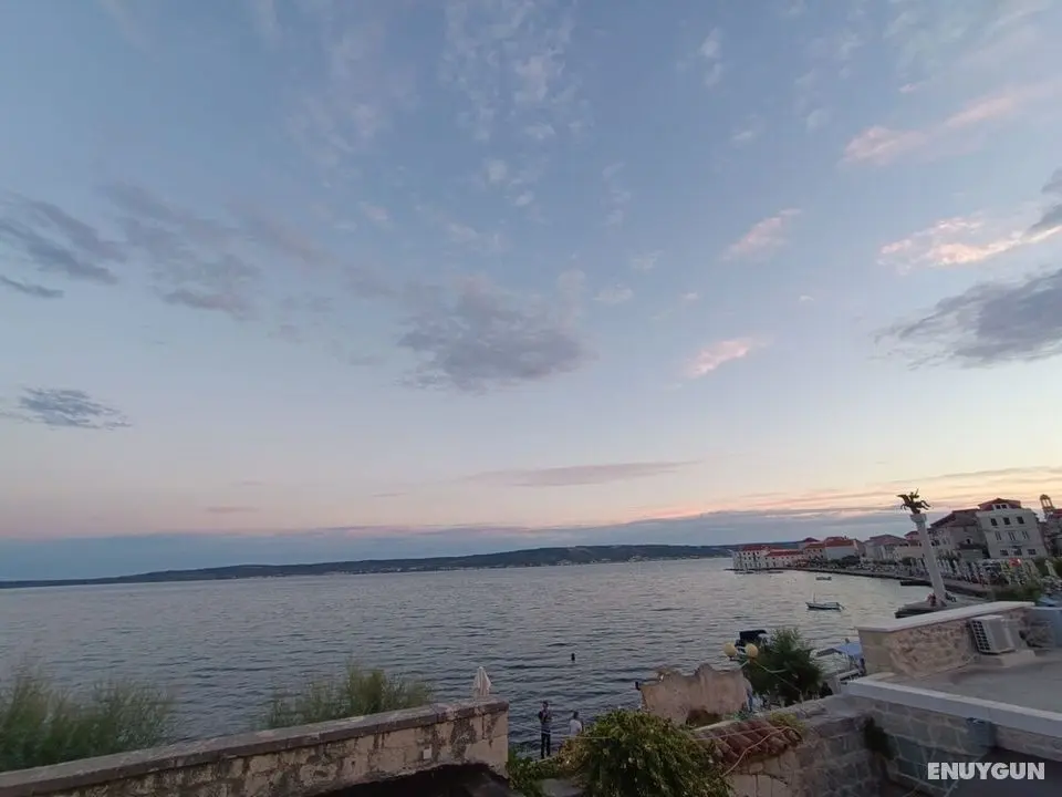 A 1 - Spacious apt on the Seafront With Terrace - Öne Çıkan Resim