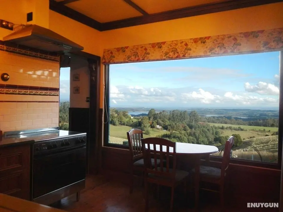 A Cottage with a View at Tudor Ridge - Öne Çıkan Resim