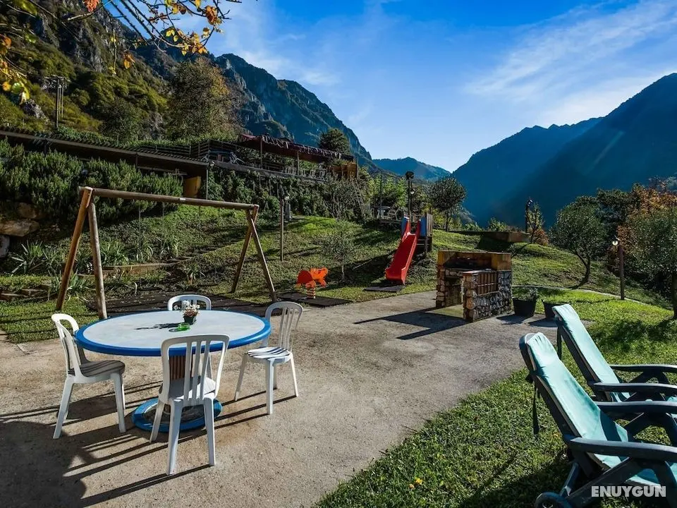 In a Green and Relaxing Atmosphere, With Pool and Stunning Lake View - Öne Çıkan Resim