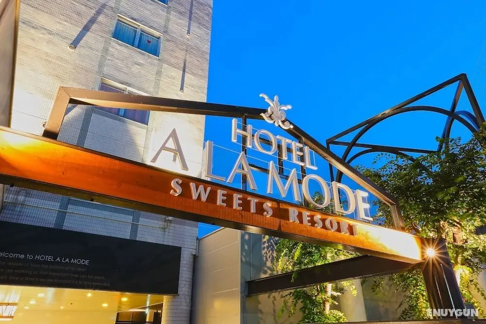 HOTEL A LA MODE - Adult Only - Öne Çıkan Resim