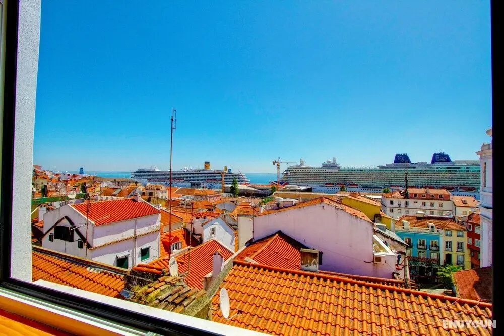 A new Studio Apartment With Amazing Views of the River Tagus - Dış Mekan