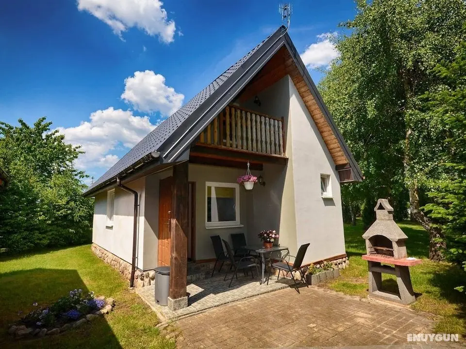A Quiet Cottage in a Seaside Village. Living Room, two Bedrooms, a Large Garden - Öne Çıkan Resim