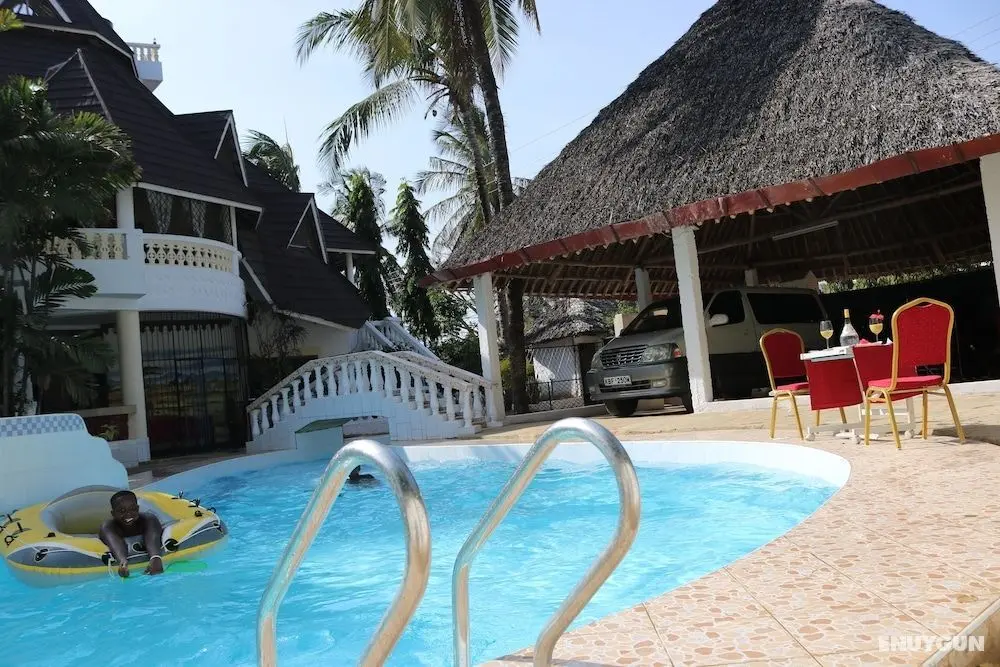 A Wonderful Beach Property in Diani Beach Kenyaa Dream Holiday Place - Havuz