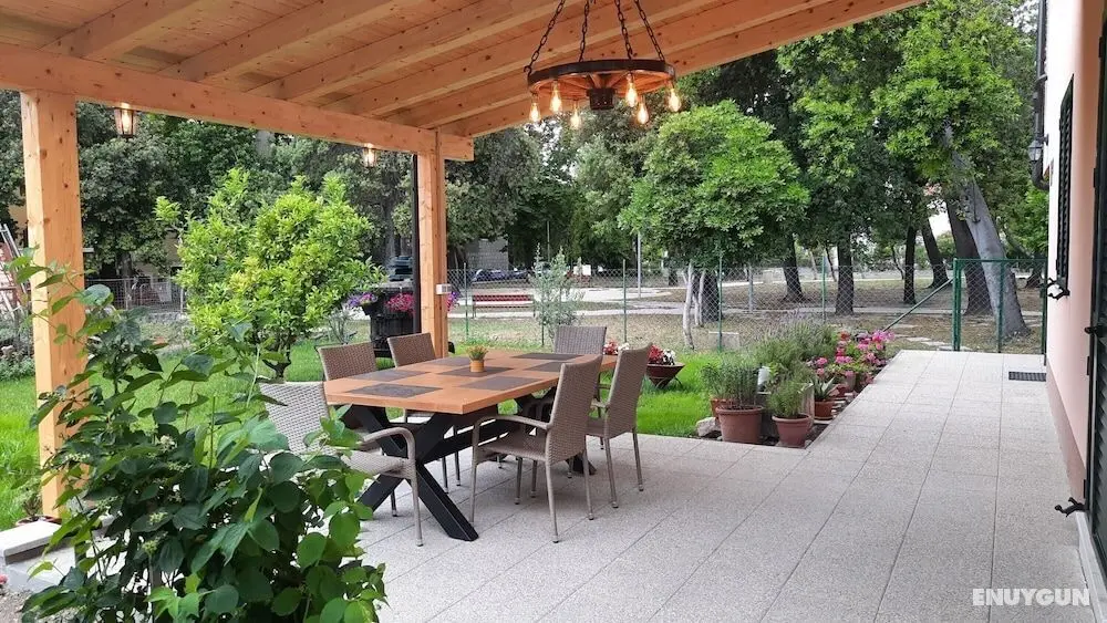 A1 -spacious Apartment w Patio 40m From the Beach - Öne Çıkan Resim