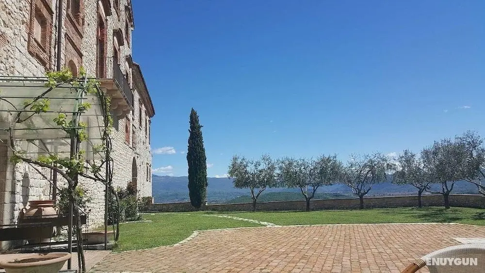 Abbazia di San Pastore - Dış Mekan