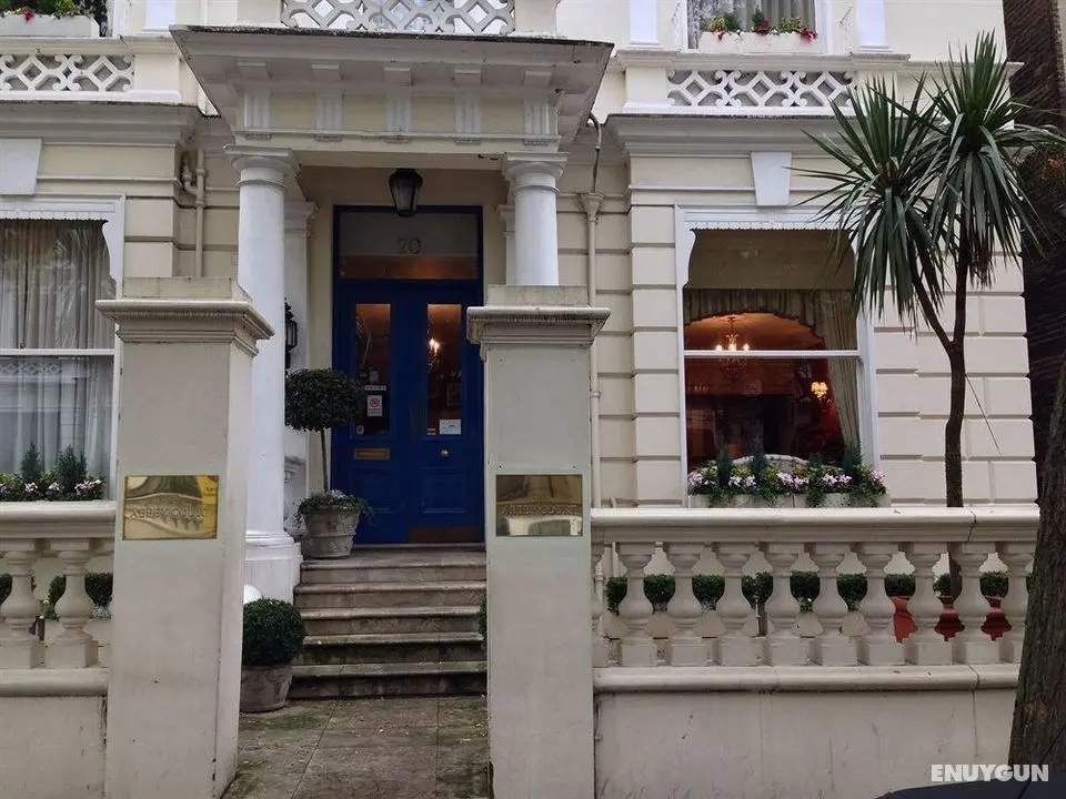 The Abbey Court - Genel