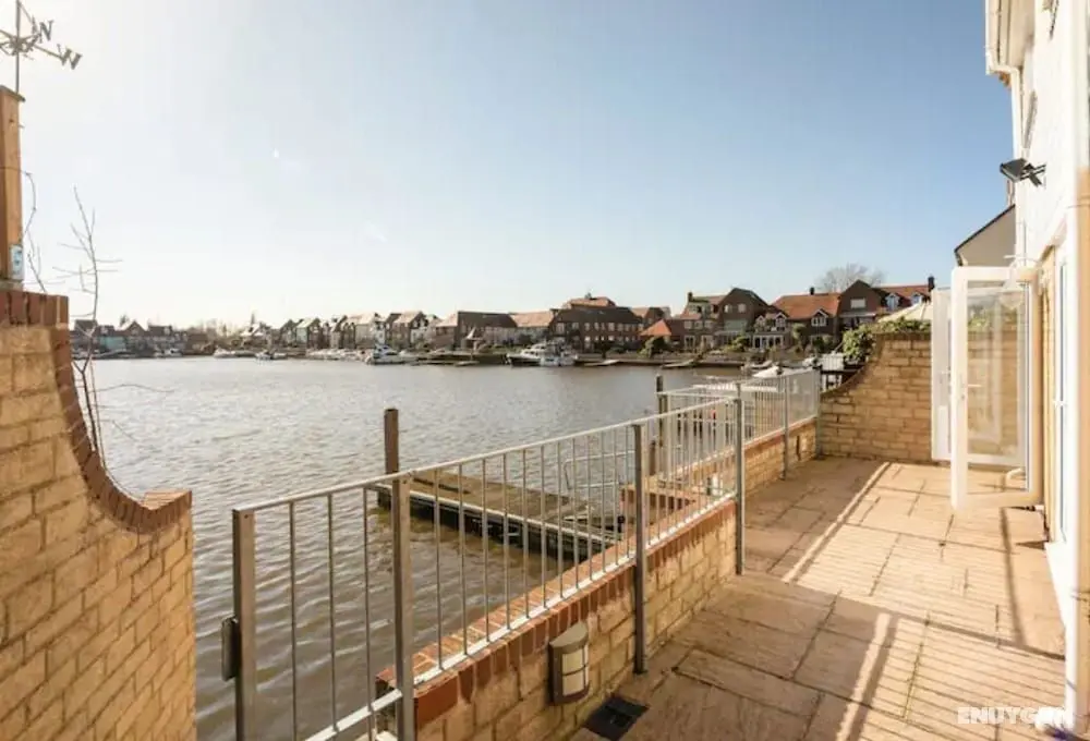 Abingdon House - 4 BR on the Marina - Dış Mekan