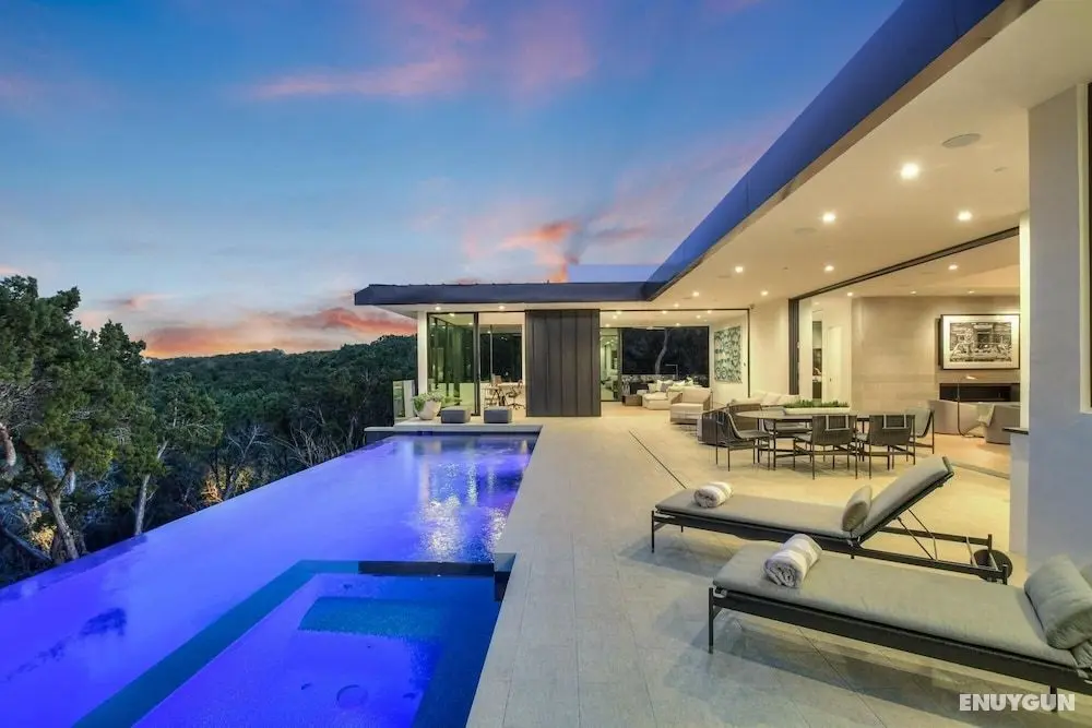 The Above Accolade Estate - Oda
