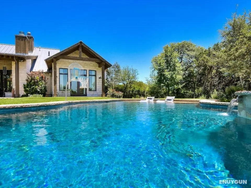 The Above Luxury Ranch Estate - Oda