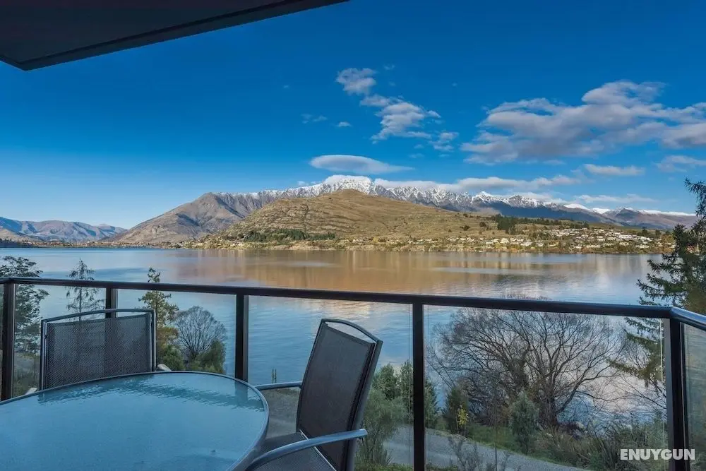 Absolute Lakefront Living 2 Bedroom - Oda Düzeni