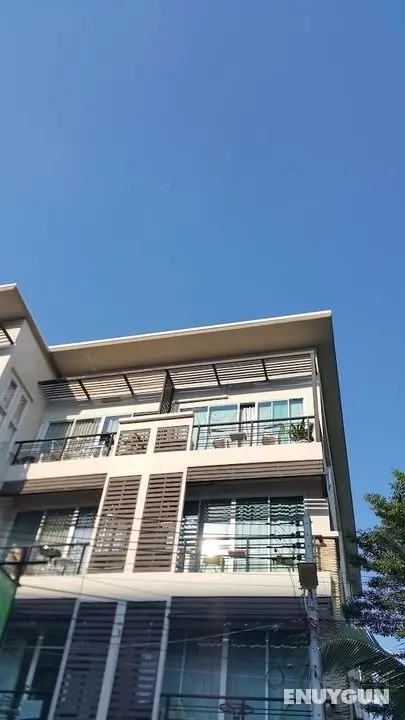 Admire House - Öne Çıkan Resim