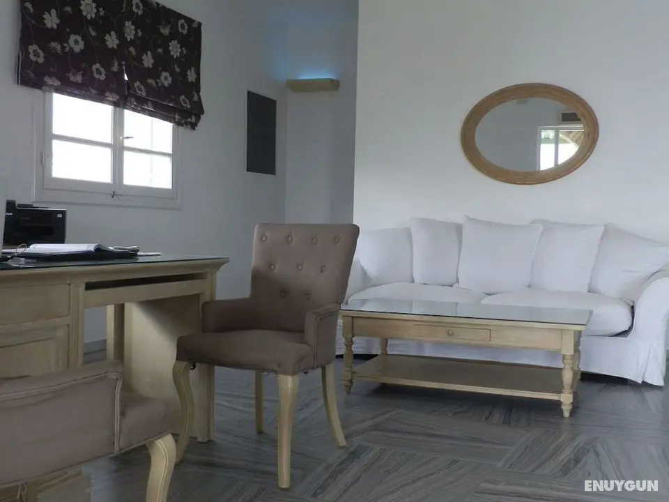 Adonis Hotel & Apartments - Lobi