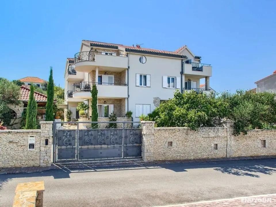 Adorable Apartment in Murter with Hot Tub - Öne Çıkan Resim