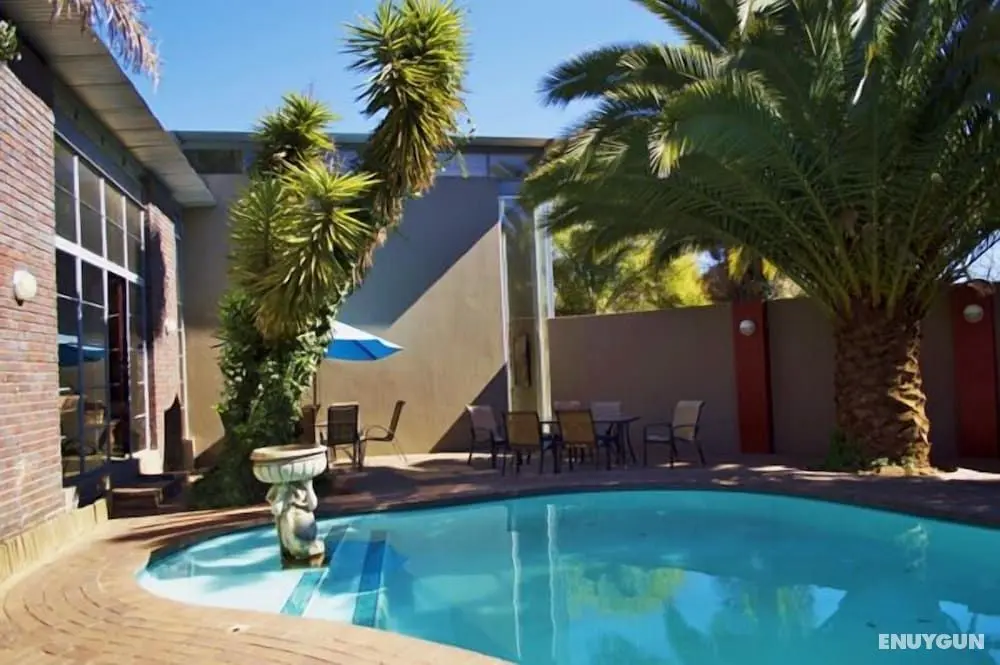 African Moon Corporate House - Öne Çıkan Resim