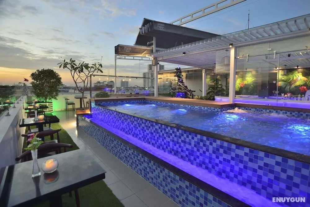 Aiden Saigon Hotel - Havuz