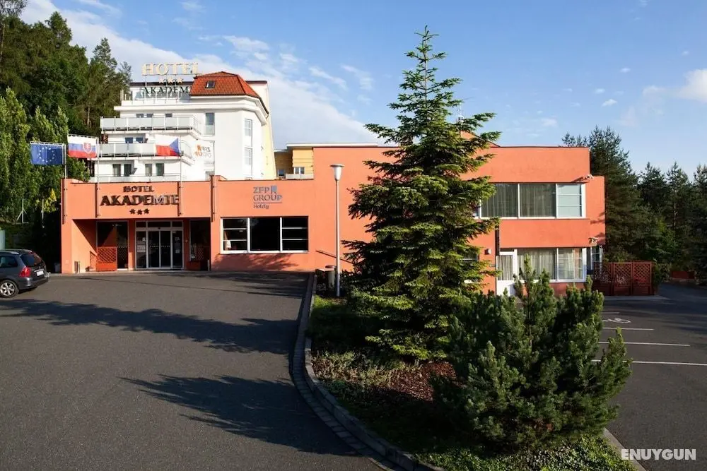 Hotel Akademie Naháč - Dış Mekan