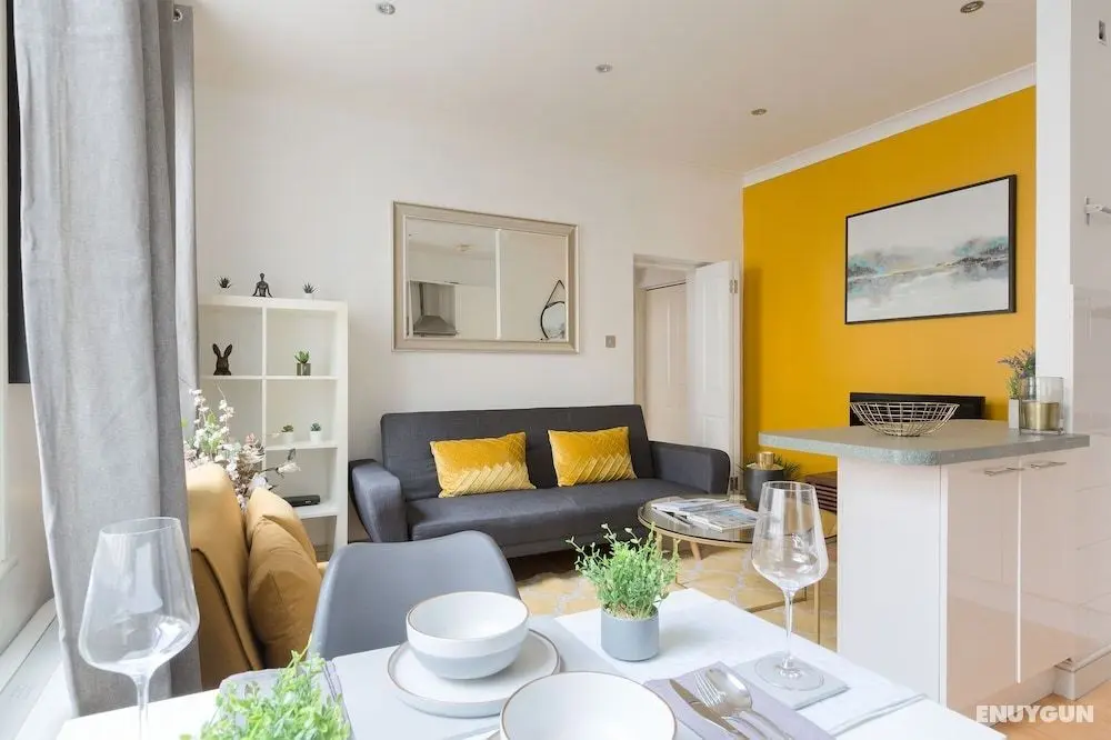 The Aldgate Flats - Öne Çıkan Resim