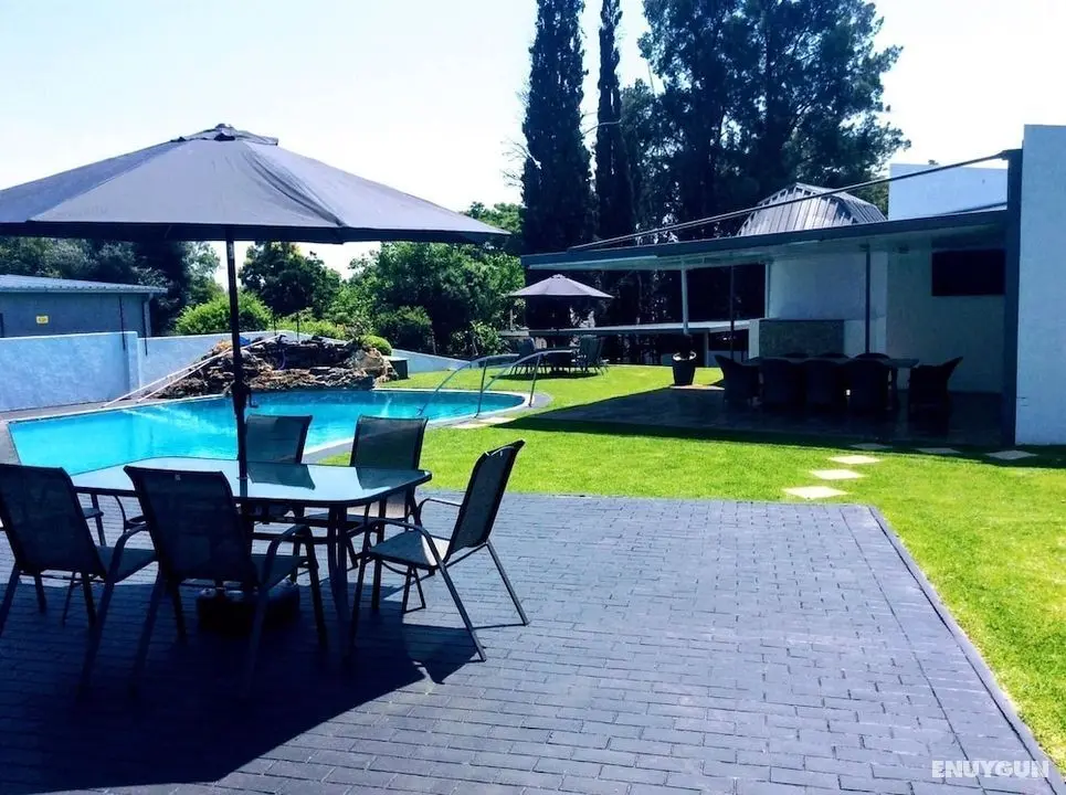 Alicats Place Executive Lodge & Conference - Havuz