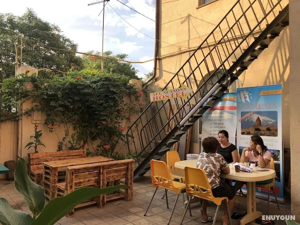 All Seasons Hostel by HOSTELANDTOURS - Öne Çıkan Resim