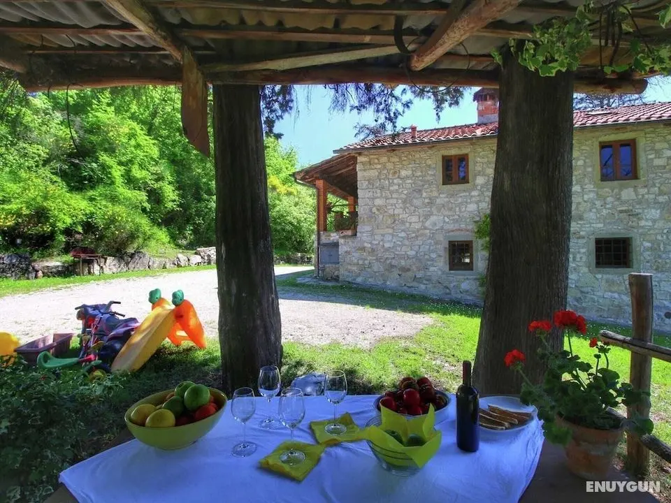 Alluring Farmhouse in Ortignano With Swimming Pool - Öne Çıkan Resim