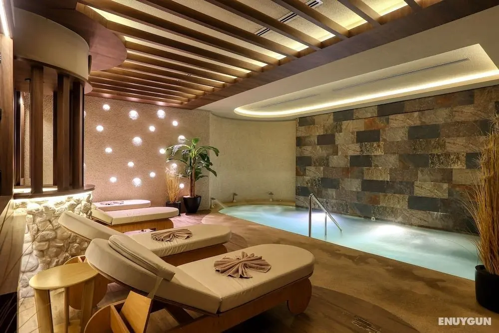 Almira Hotel Thermal Spa & Convention Center - Havuz