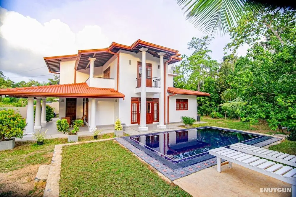 Villa Almond Leaf - Öne Çıkan Resim